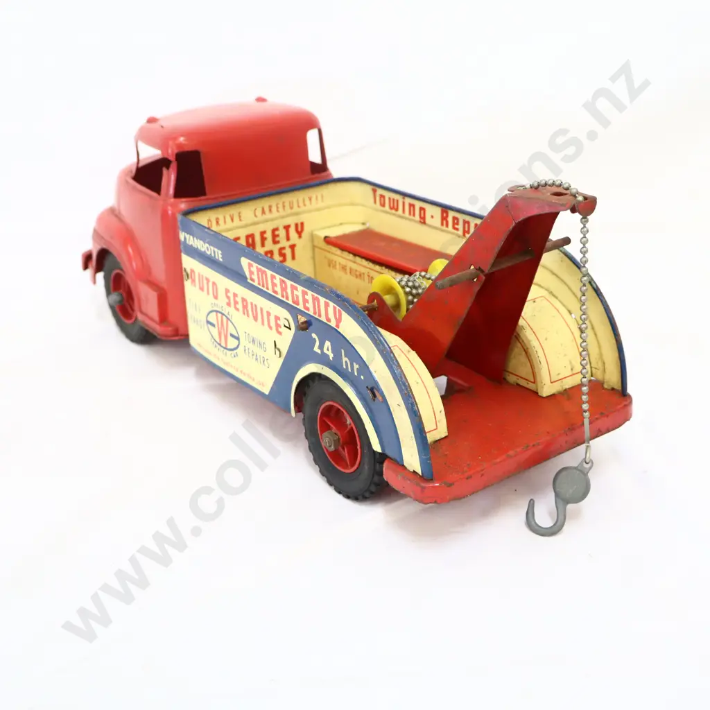 Wyandotte Auto Service Tin and Plastic Tow Truck Toy Image 1++