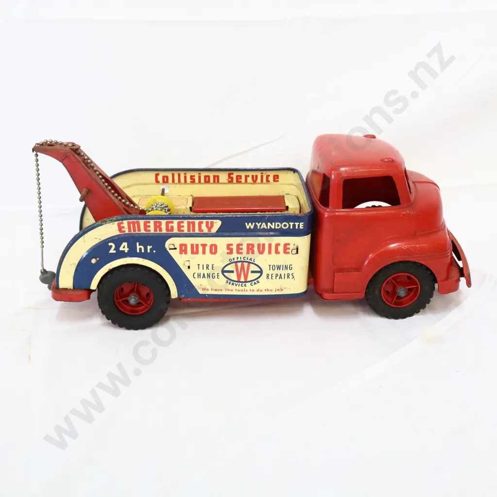 Wyandotte Auto Service Tin and Plastic Tow Truck Toy Image 1++
