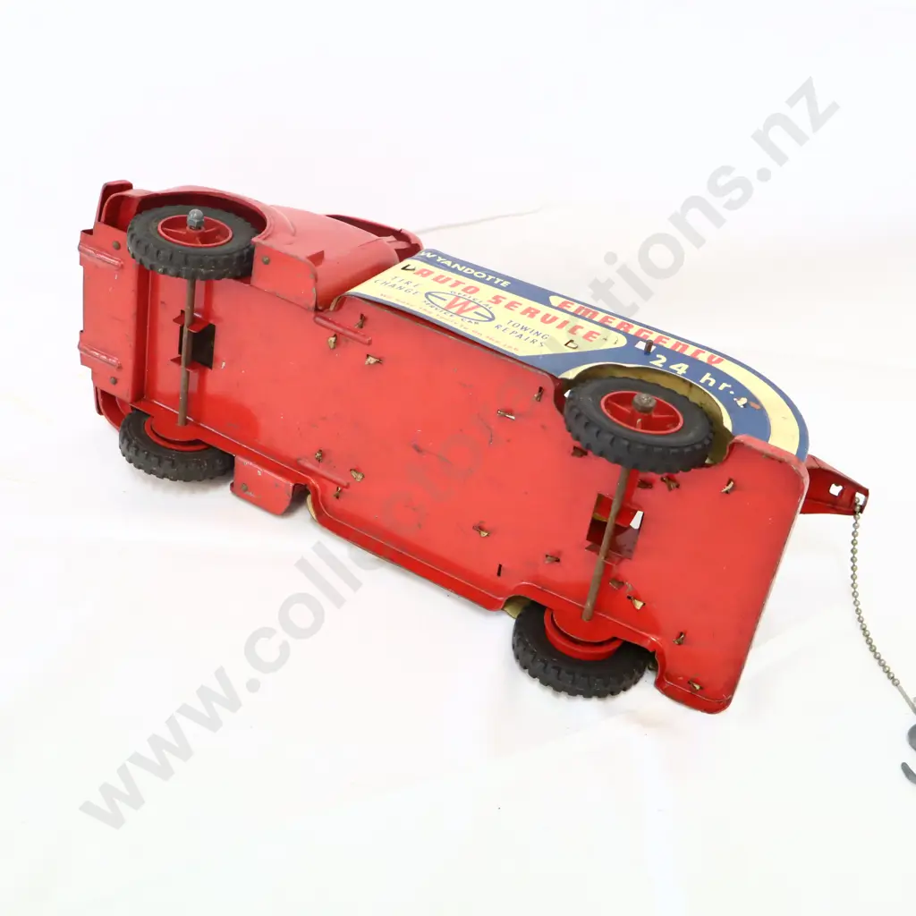 Wyandotte Auto Service Tin and Plastic Tow Truck Toy Image 1++