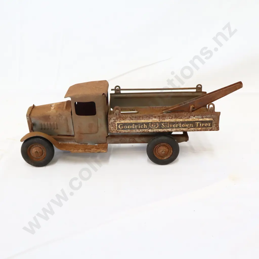 Goodrich Silvertowns Tires Tow Truck Toy Image 1++