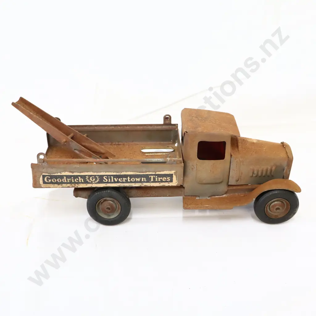 Goodrich Silvertowns Tires Tow Truck Toy Image 1++