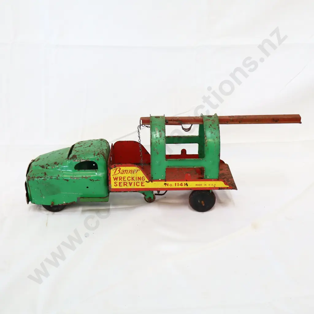Banner Wrecking Service Tow Truck Image 1++