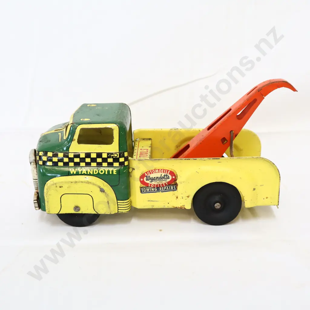 Wyandotte Yellow/Green Tow Truck Image 1++