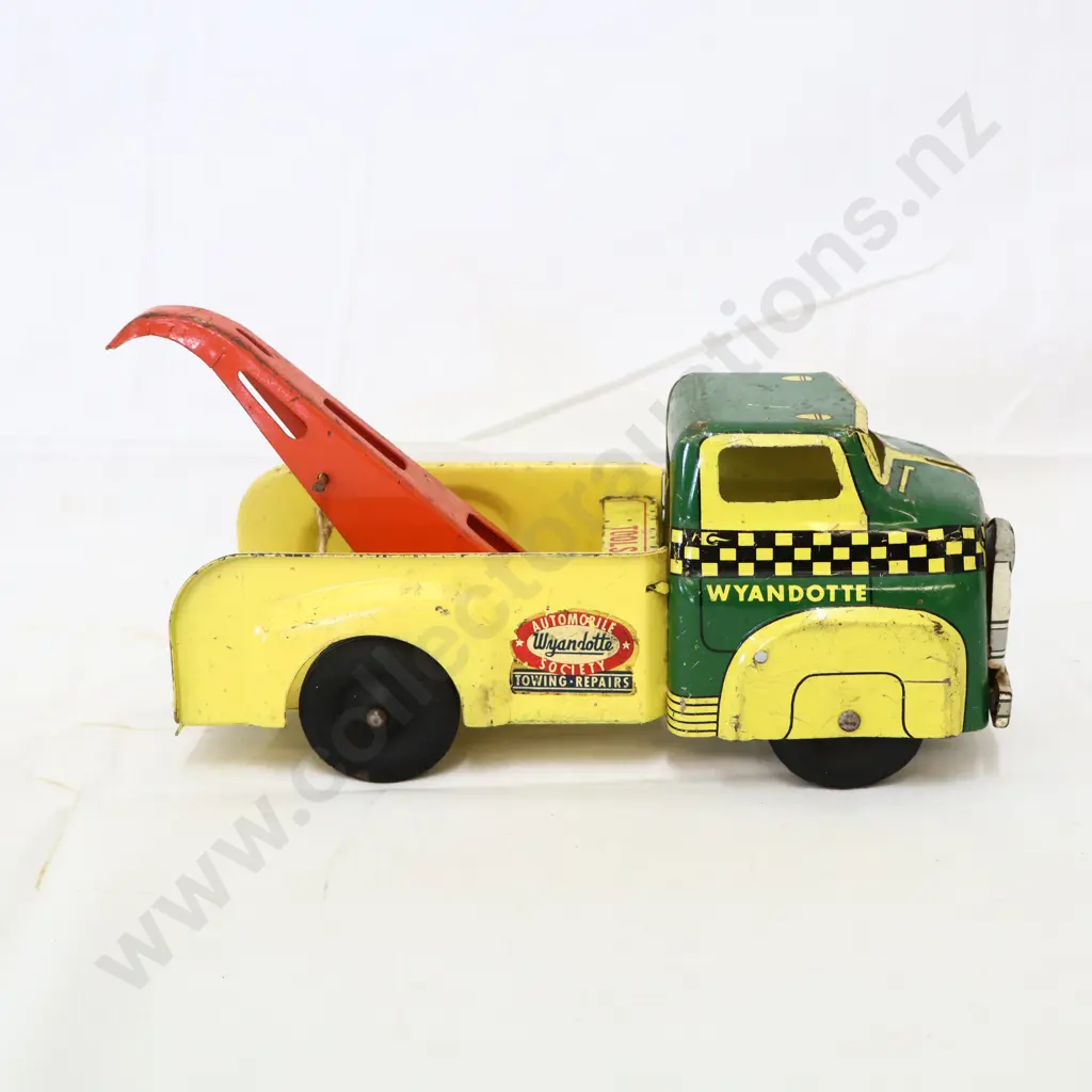 Wyandotte Yellow/Green Tow Truck Image 1++