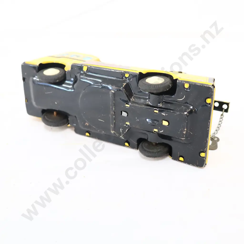Japanese Yellow Tow Truck Image 1++