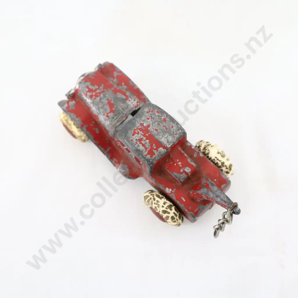 EARLYSmall Red/Silver Grill Cast Tow Truck Image 1++