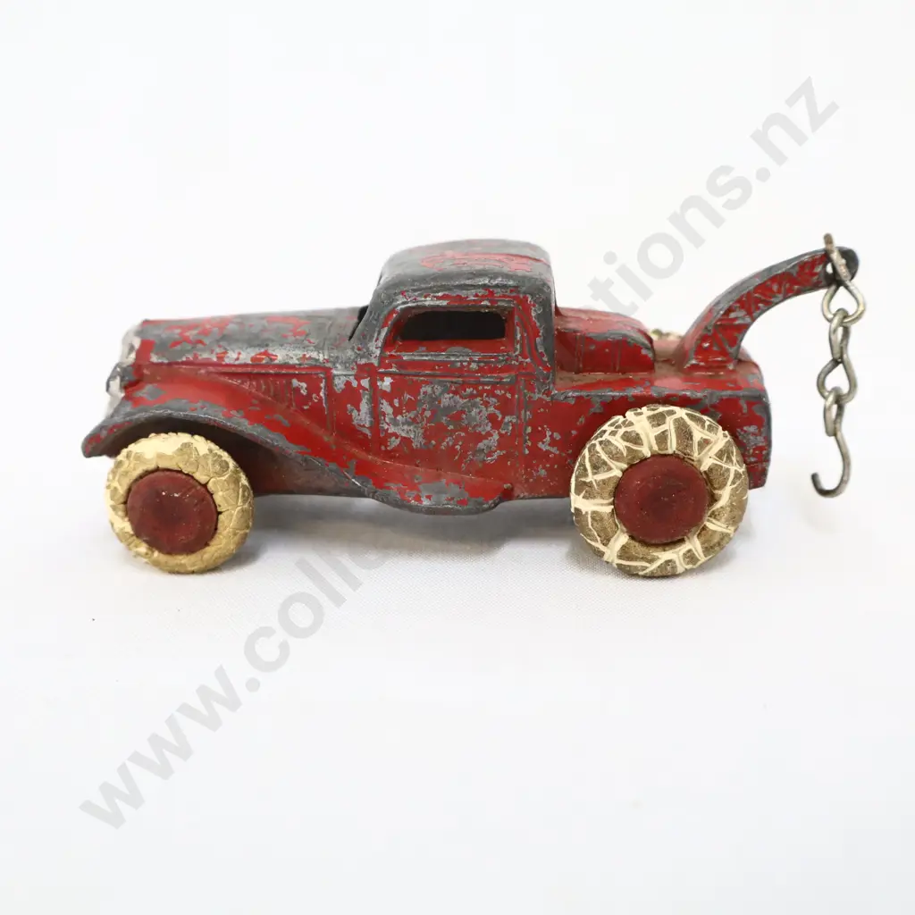 EARLYSmall Red/Silver Grill Cast Tow Truck Image 1++
