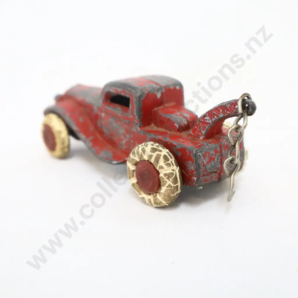 EARLYSmall Red/Silver Grill Cast Tow Truck Image 1++