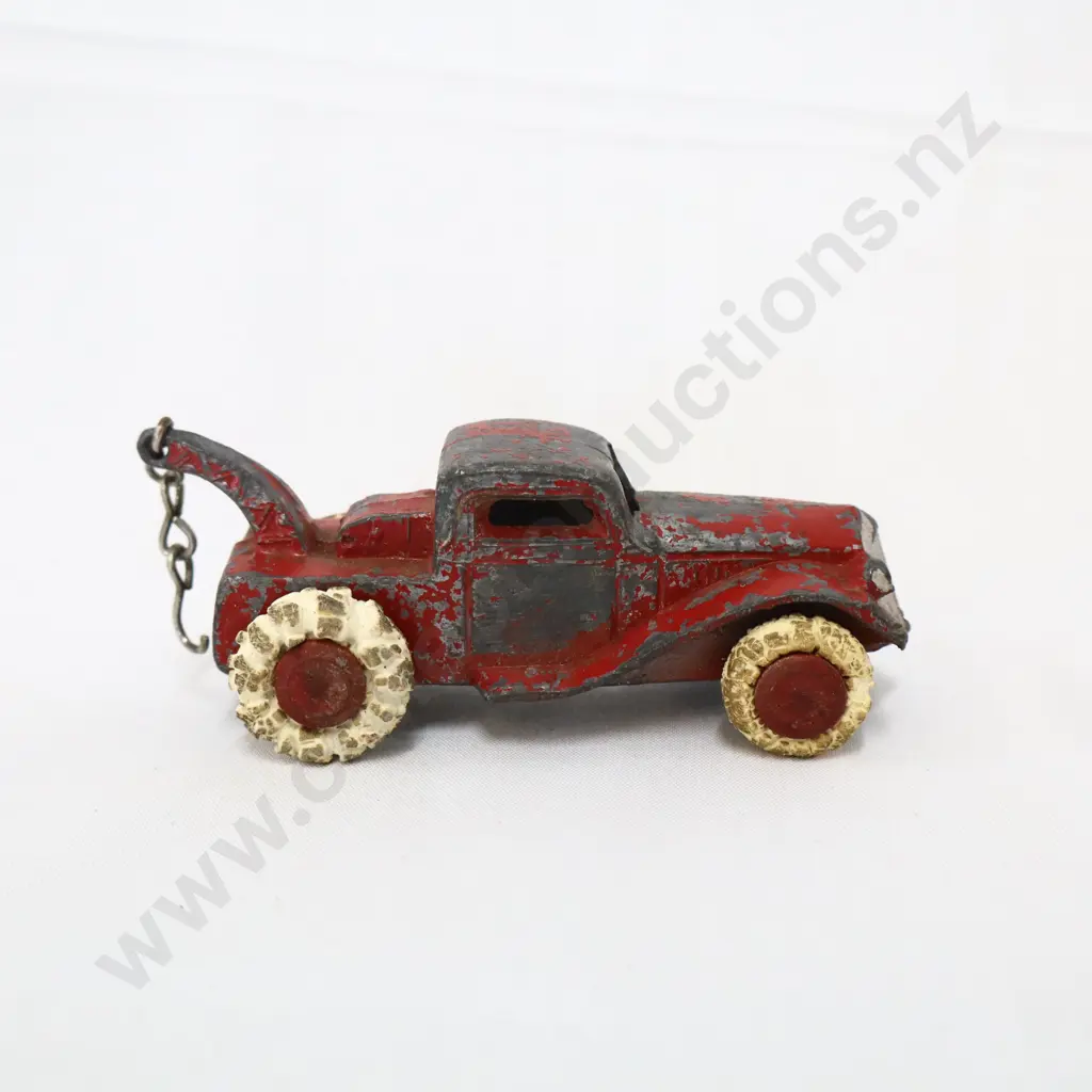 EARLYSmall Red/Silver Grill Cast Tow Truck Image 1++