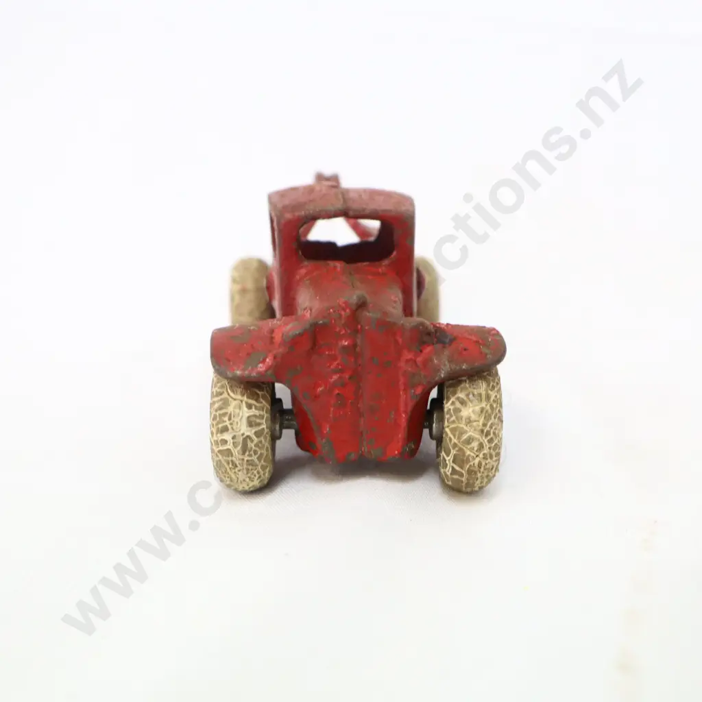 EARLY Small Red Cast Iron Tow Truck Image 1++
