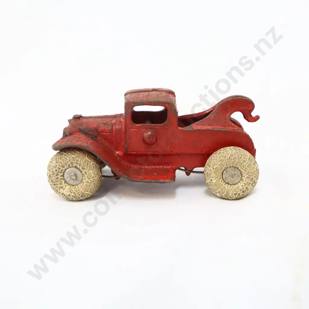 EARLY Small Red Cast Iron Tow Truck Image 1++