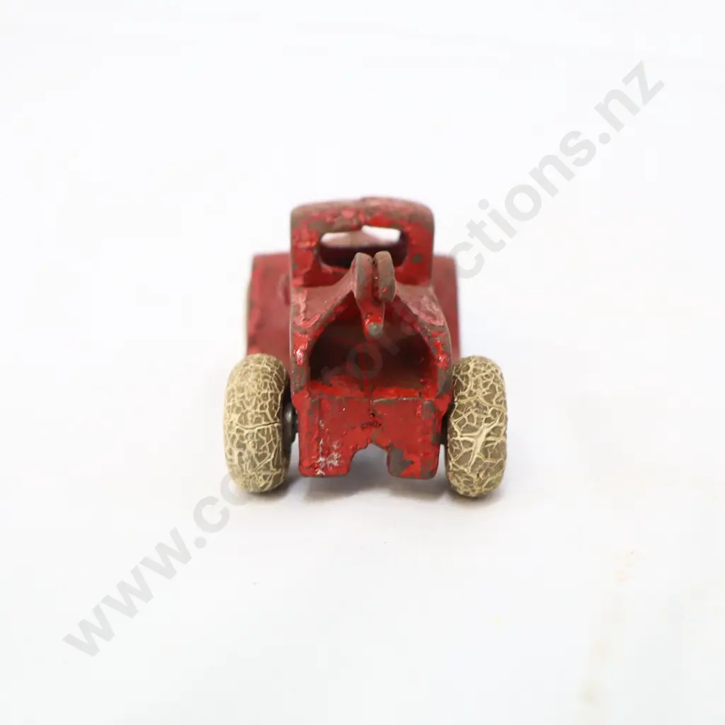 EARLY Small Red Cast Iron Tow Truck Image 1++