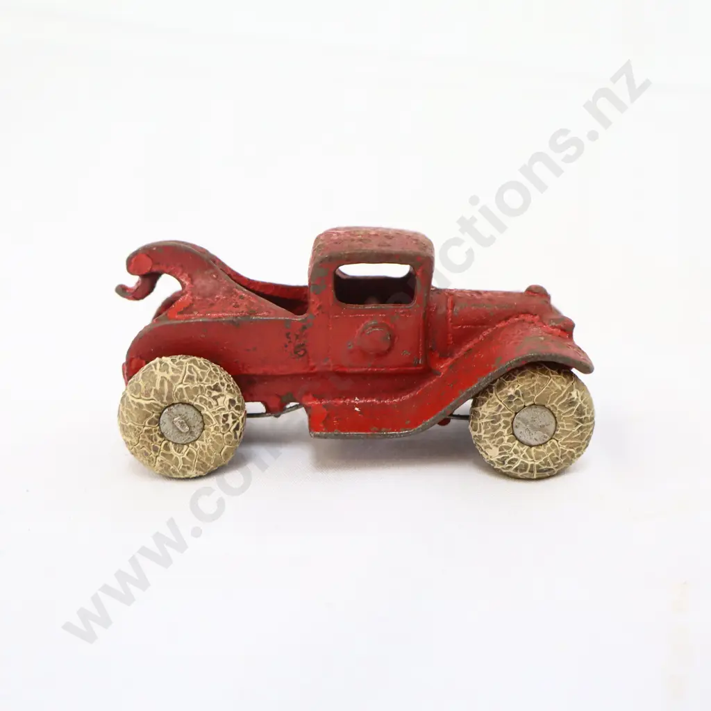EARLY Small Red Cast Iron Tow Truck Image 1++