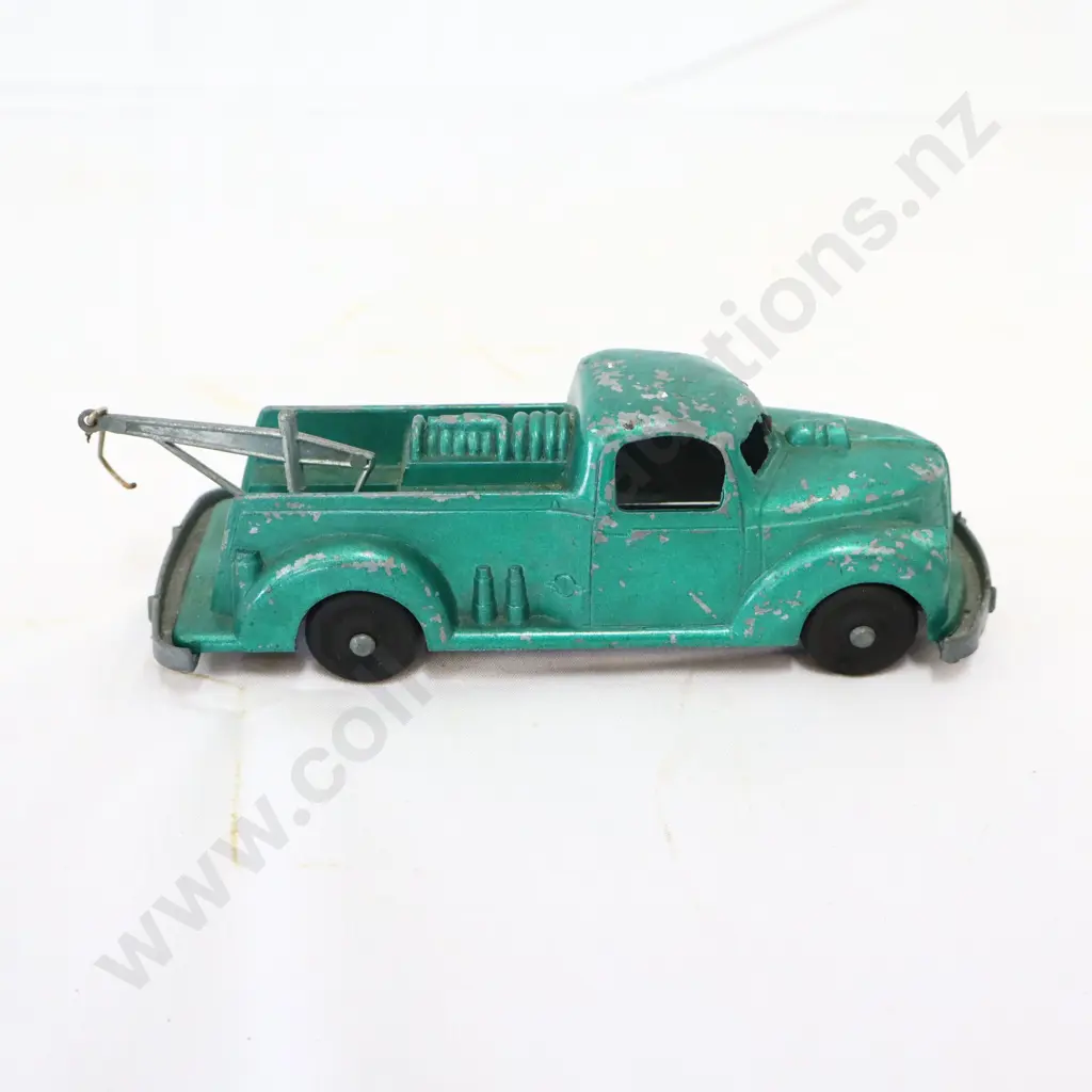 Green Cast Aluminium Tow Truck Image 1++