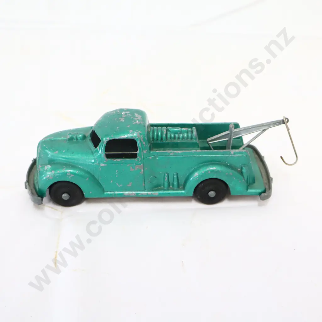 Green Cast Aluminium Tow Truck Image 1++