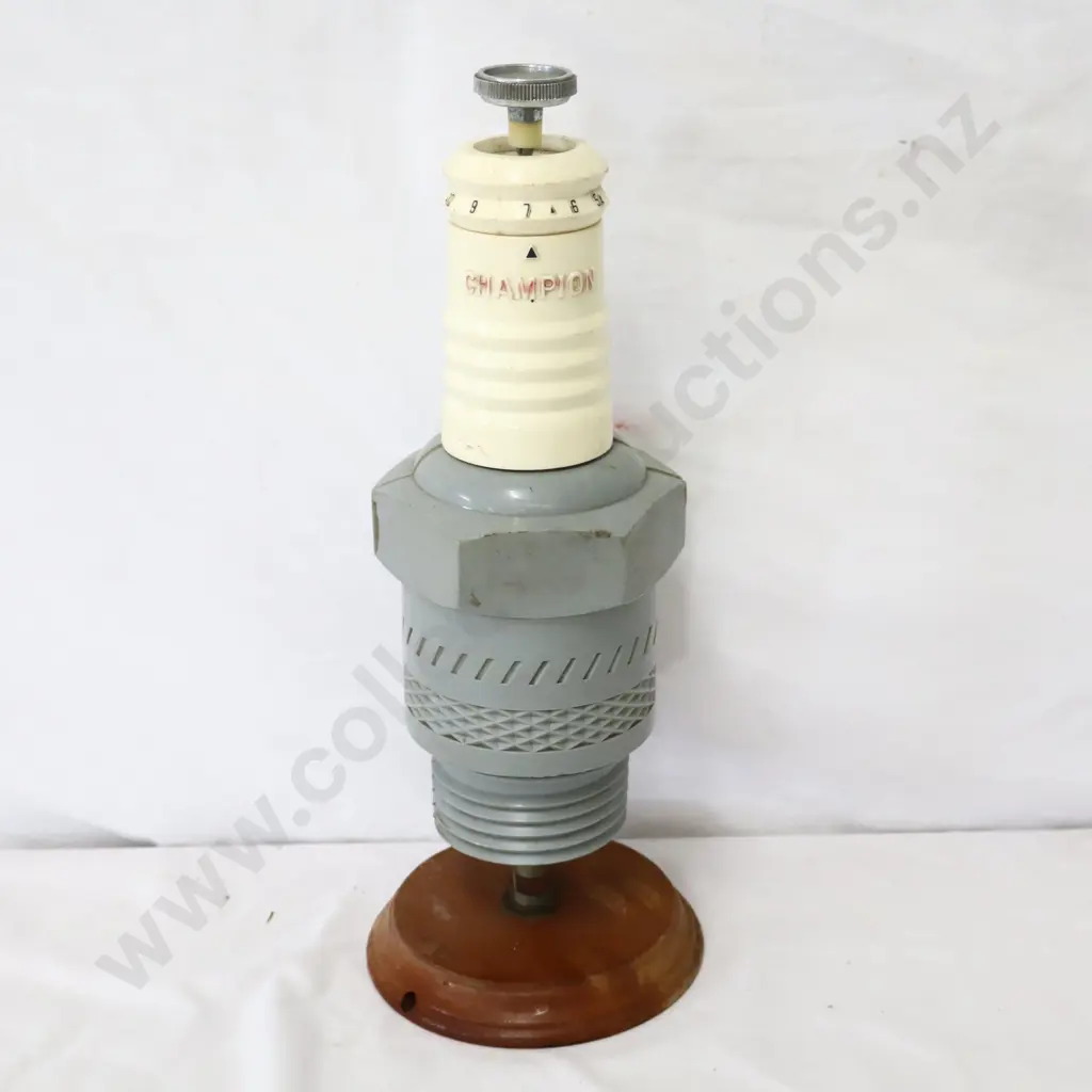 RARE WORKING Champion Spark Plug Radio Image 1++