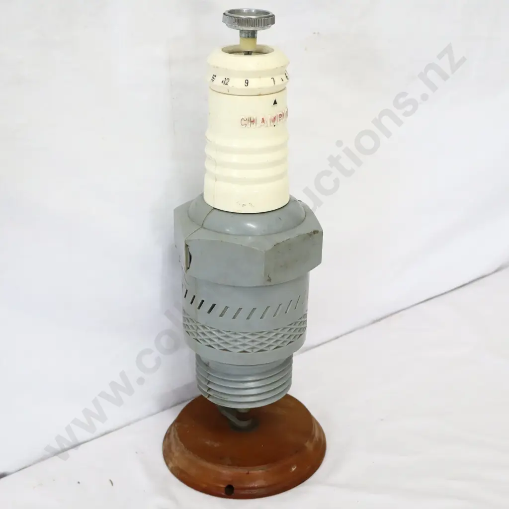 RARE WORKING Champion Spark Plug Radio Image 1++