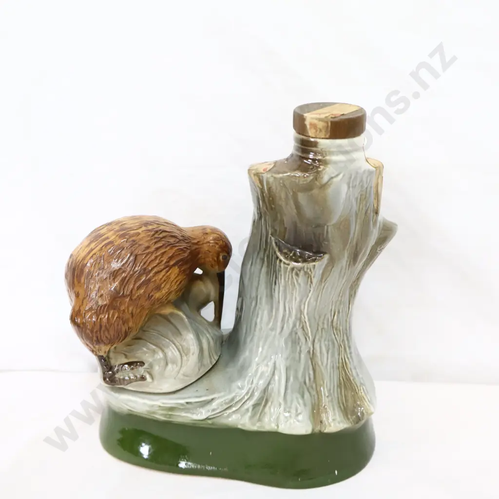 Jim Beam NZ  Kiwi Decanter  Image 1++