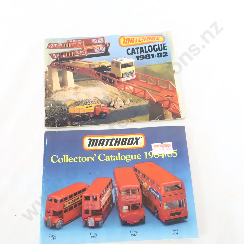 Match box Catalogues 2PCE  1981/ 82  &  1984/ 85  Image 1++