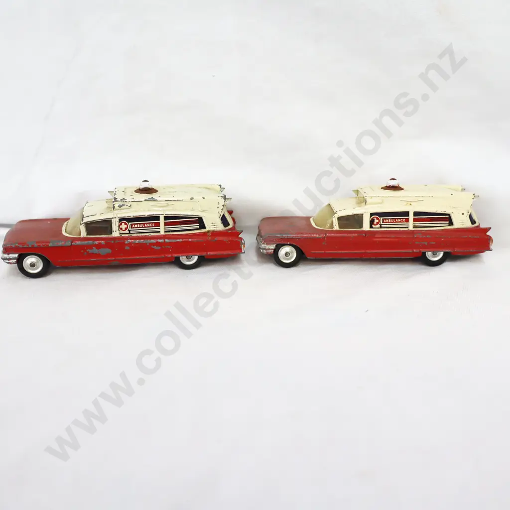 Corgi  superior Ambulance  2 PCE  Image 1++