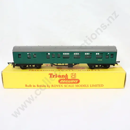 Tri-ang T132  composite coach 