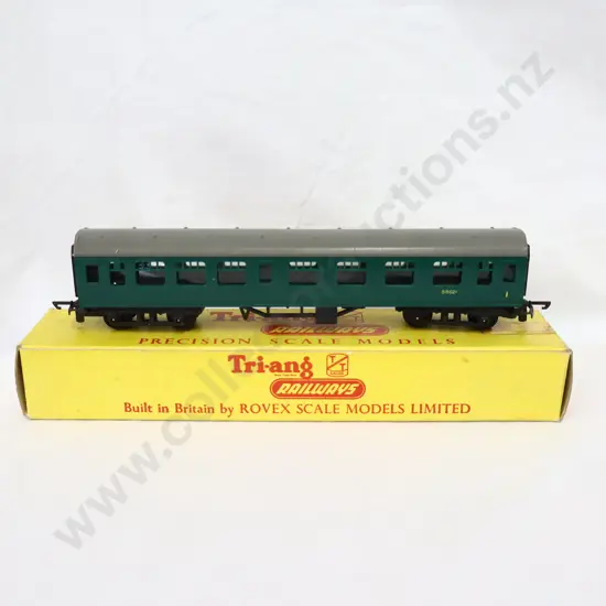Tri-ang T 152  Composite Coach 