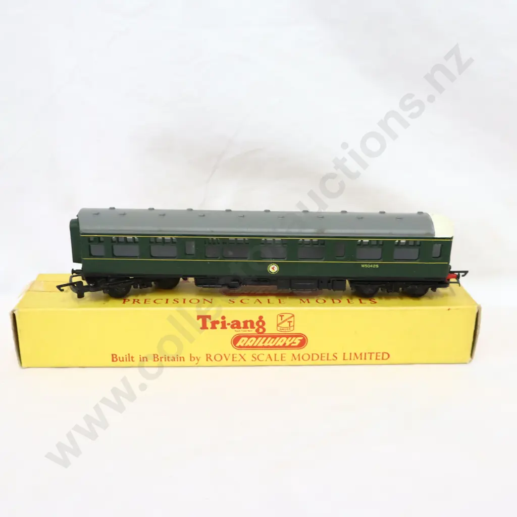 Tri-ang T136 Diesel Trailer Car Non Powered  Image 1++