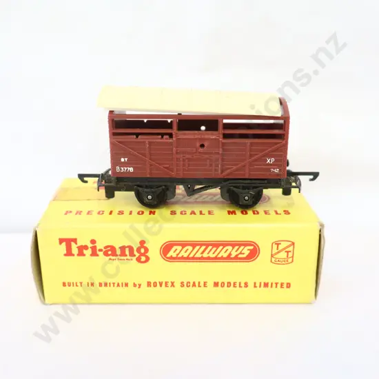 Tri-ang T77 cattle wagon 