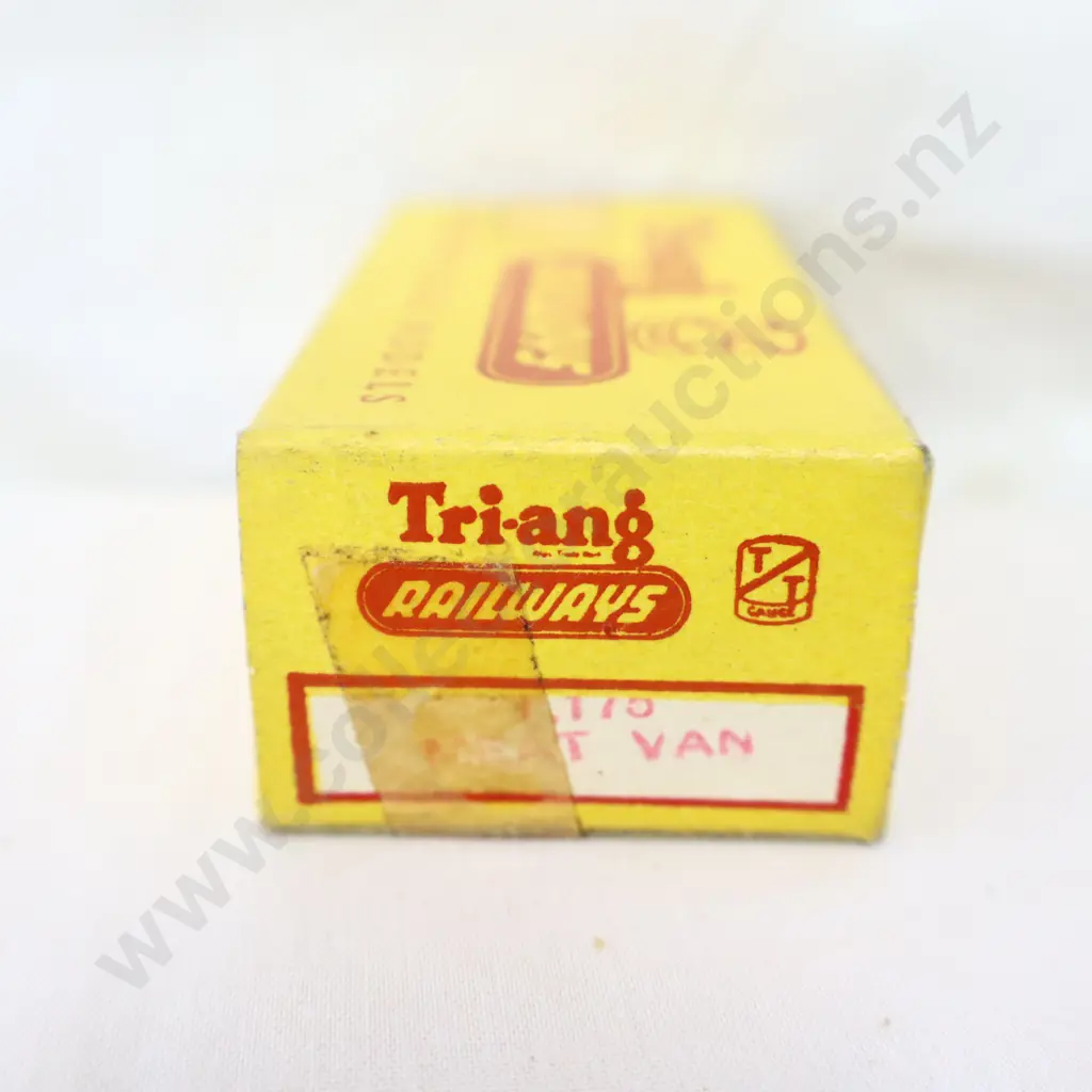 Tri-ang  T-175  Meat van   white  Image 1++