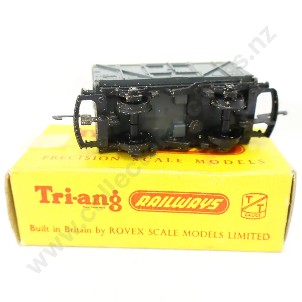 Tri-ang T-71  Goods van Image 1++