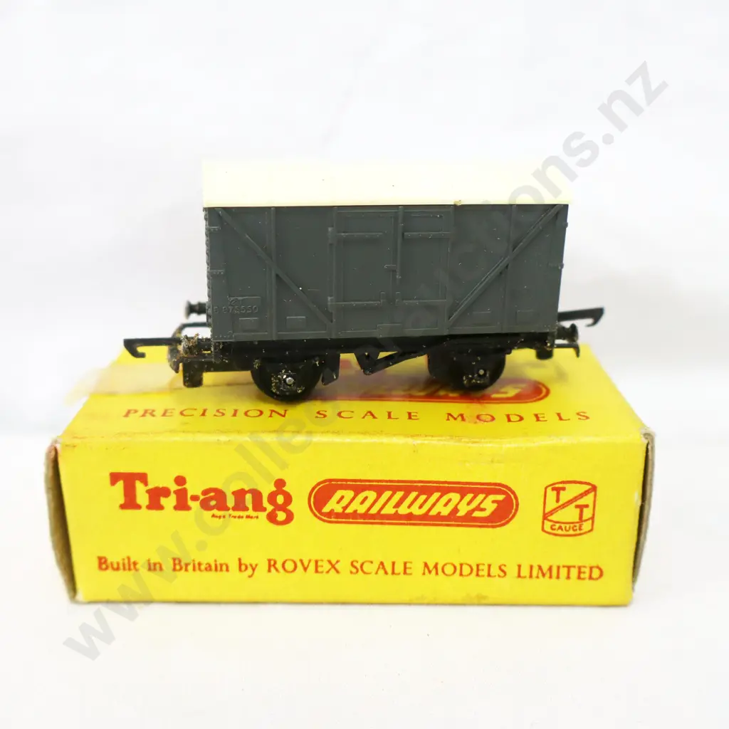 Tri-ang T-71  Goods van Image 1++