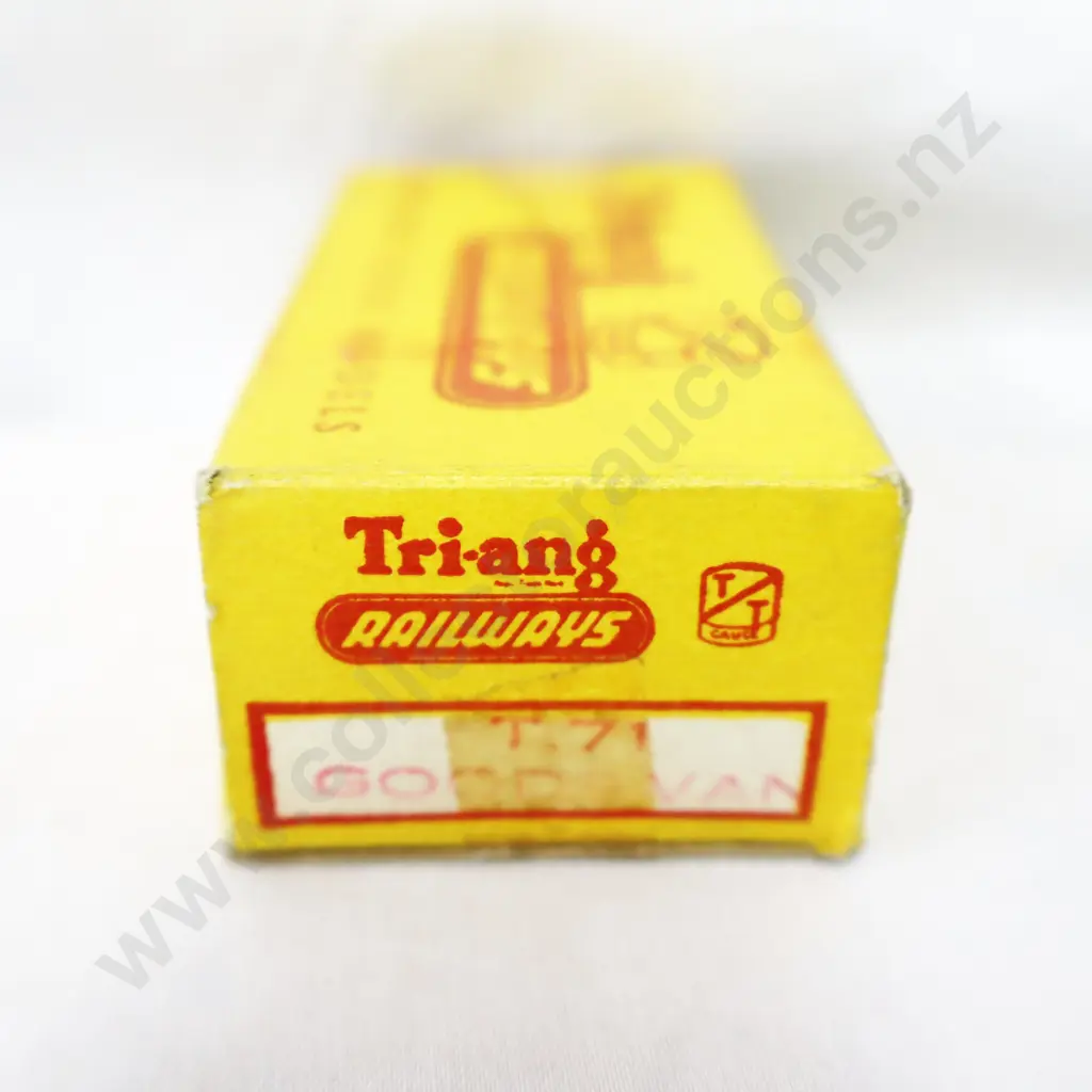 Tri-ang T-71  Goods van Image 1++