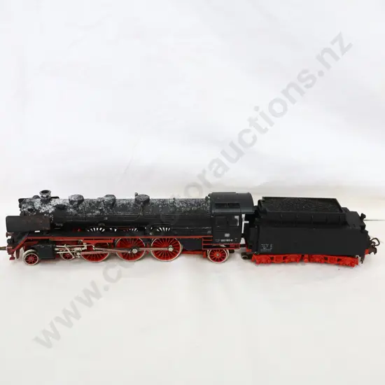 Marklin HO  Steam locomotive and tender 