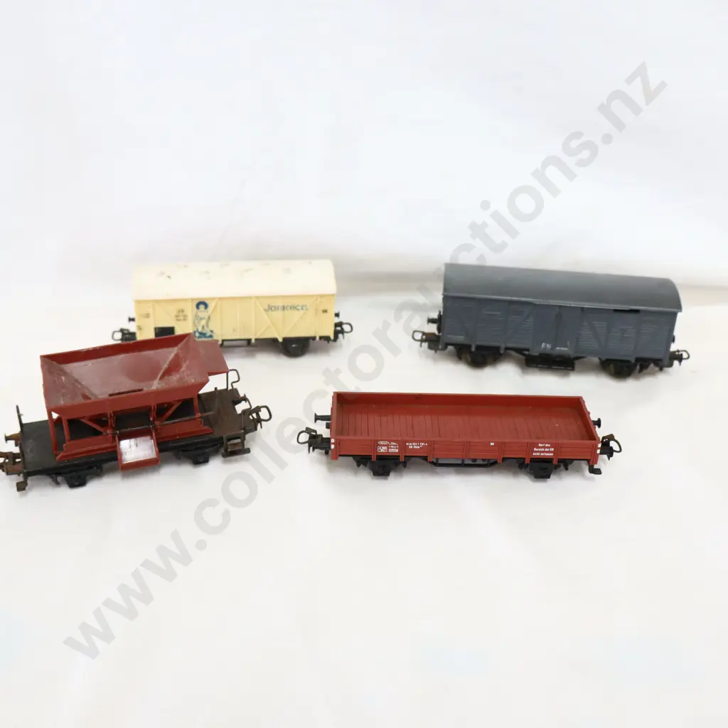 Marklin 4 x  Assorted  2x covered  1 x low sided  1  x Hopper   No Boxes  Image 1++