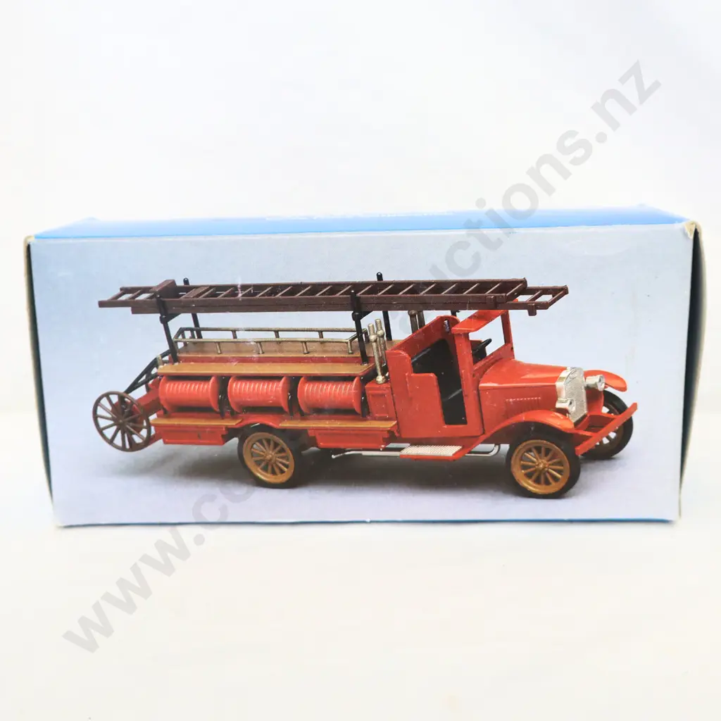 Conrad  Volvo  1928 Fire Truck  1: 43  Image 1++