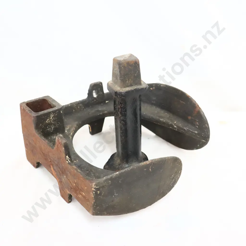Cast iron cobblers Anvil  Image 1++