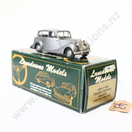 1/43 Landsdown Models LDM. 8 1954 Triumph Renown Saloon