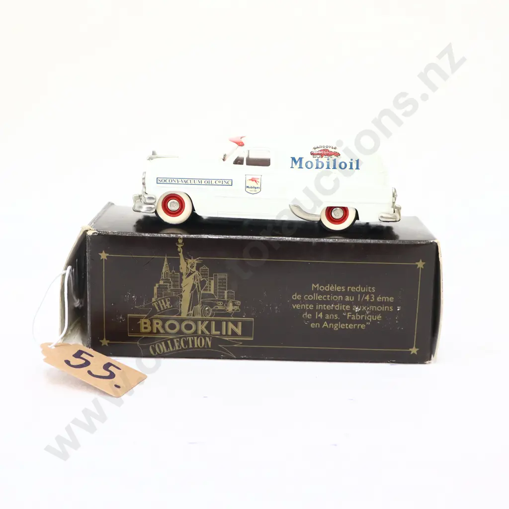 1/43 Brooklin Models 1953 Pontiac Sedan Delivery Mobil Oil Image 1++