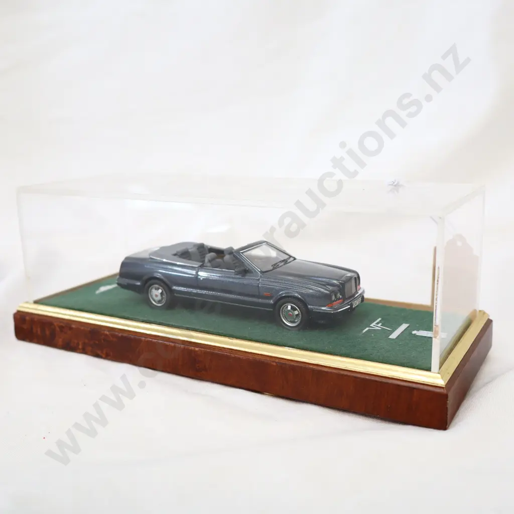 1/43 Echtheitszertifikat Bentley Azure Covertible Image 1++