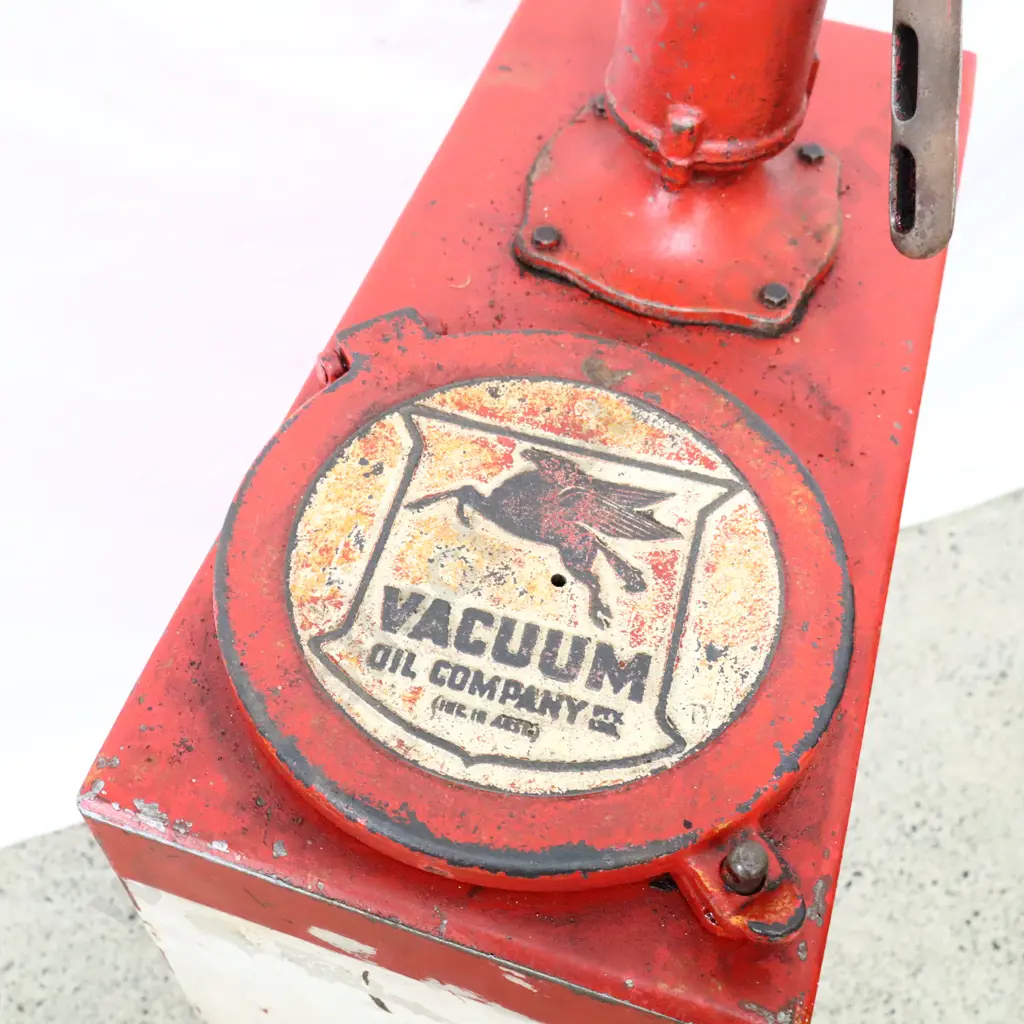 Mobil Oil High Boy Oil Pump With Embossed Lid Image 1++