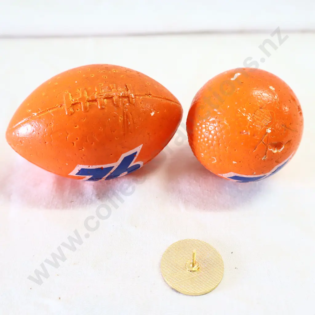 Union 76 Aerial Toppers x 2 an Enamel Badge Image 1++