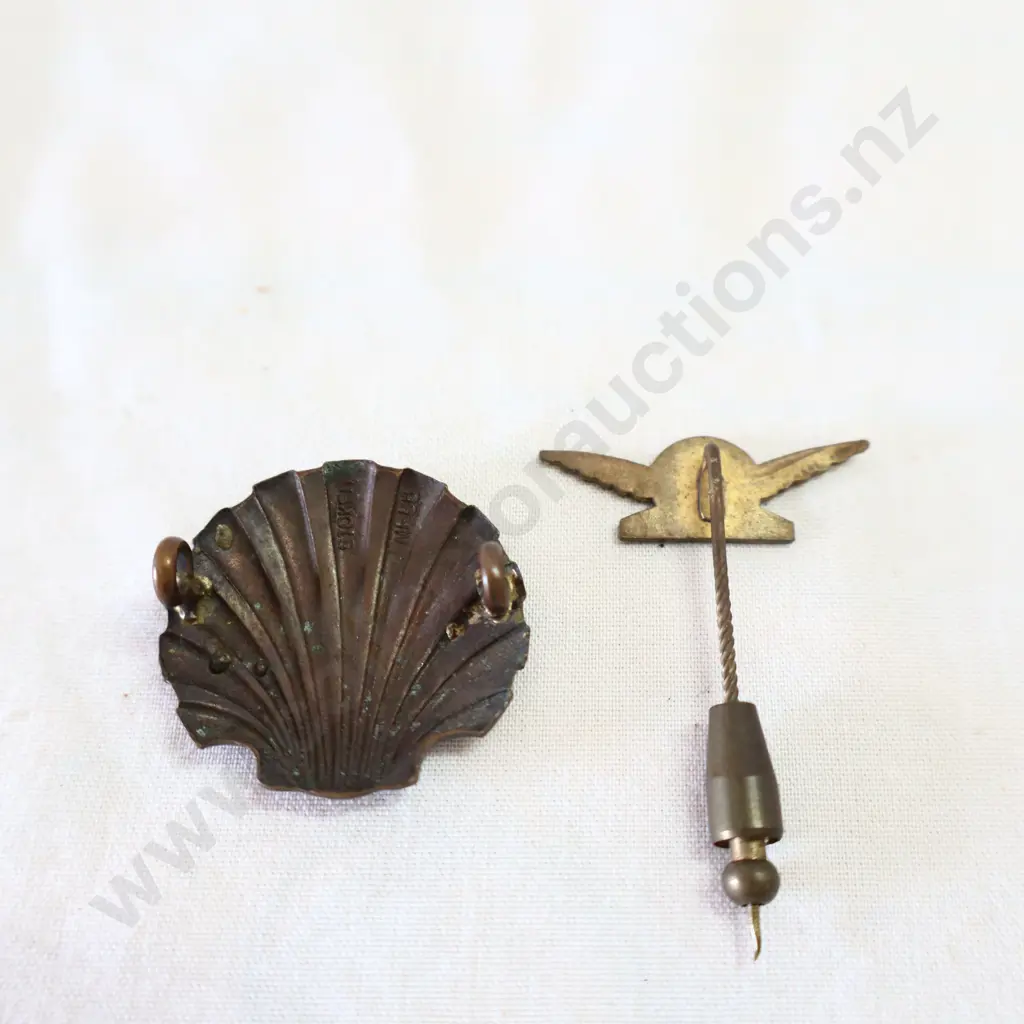 EARLY Shell Cap Badge Made By Stokes Melbourne + EARLY Enamel Aeroshell Pin Image 1++