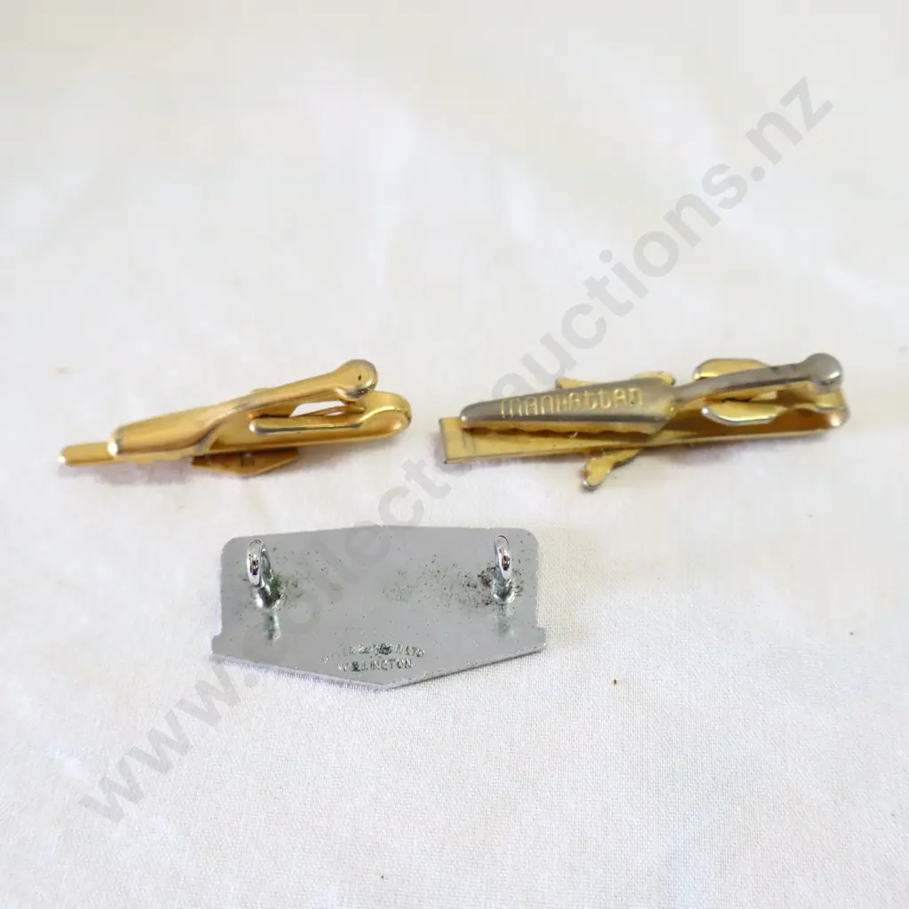 Mobil Tie Clips x 2 + Mobil Enamel Hat Badge Image 1++