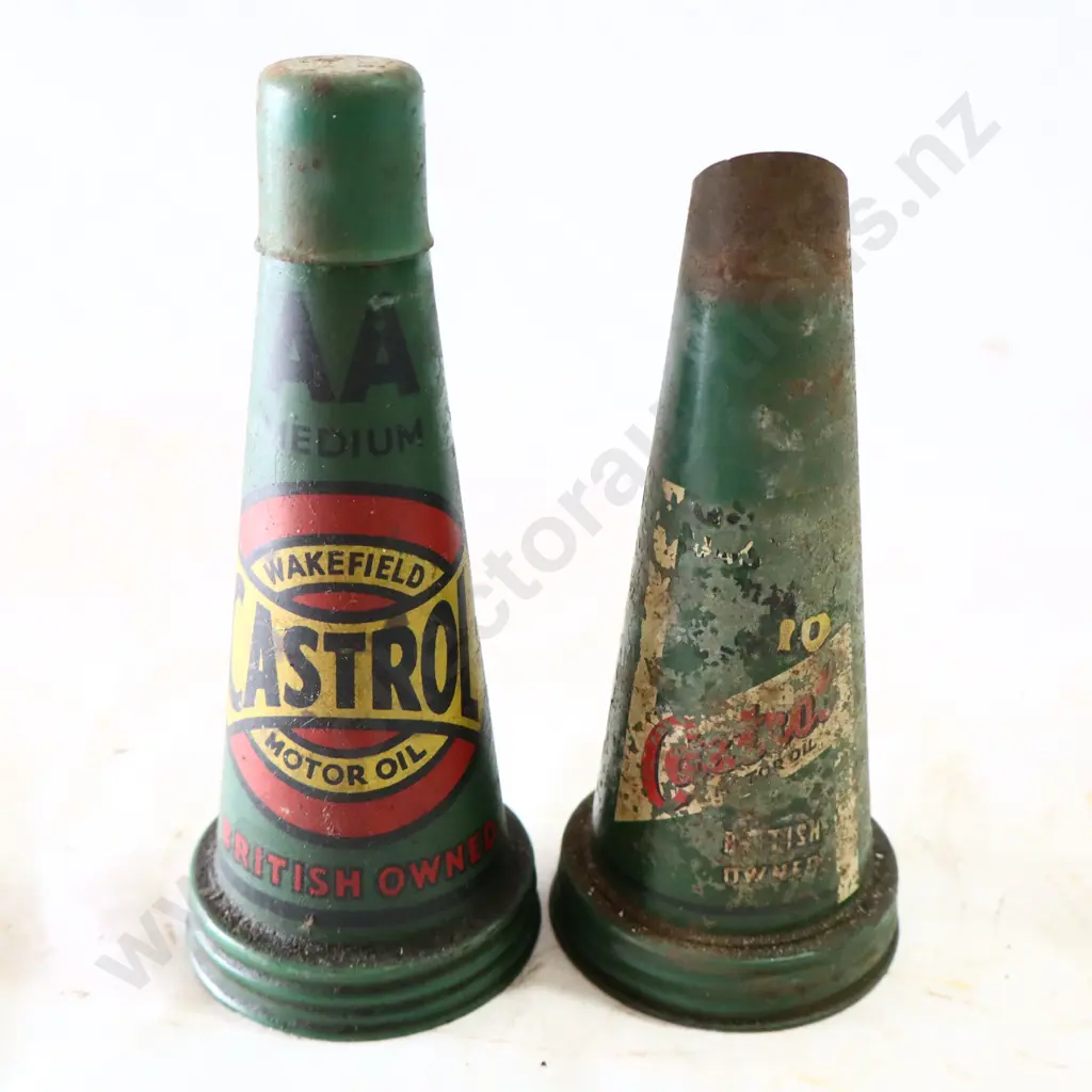 Castrol Z Pint Oil Bottle And Wakefield Castrol Bottle Tops x 2 Image 1++