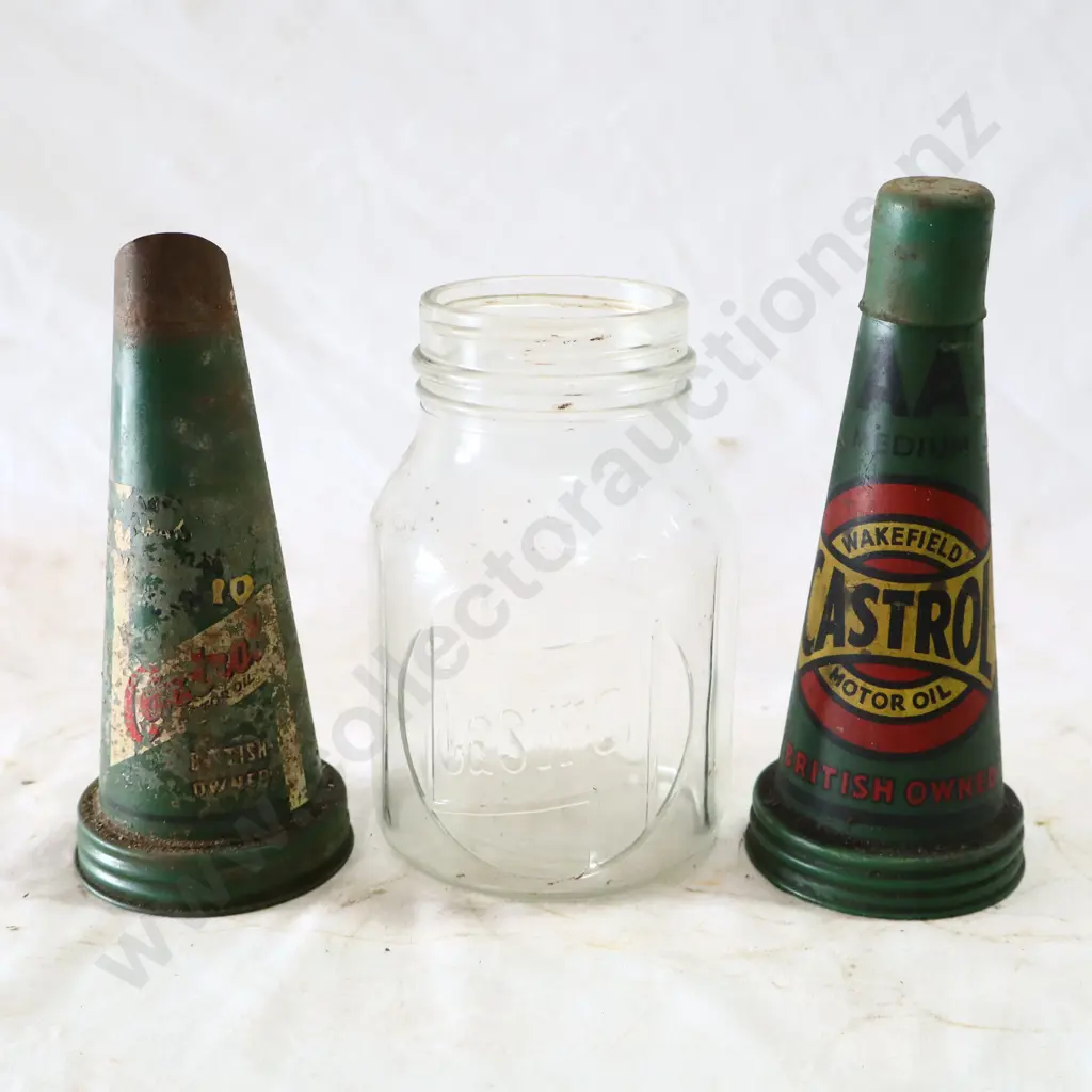 Castrol Z Pint Oil Bottle And Wakefield Castrol Bottle Tops x 2 Image 1++