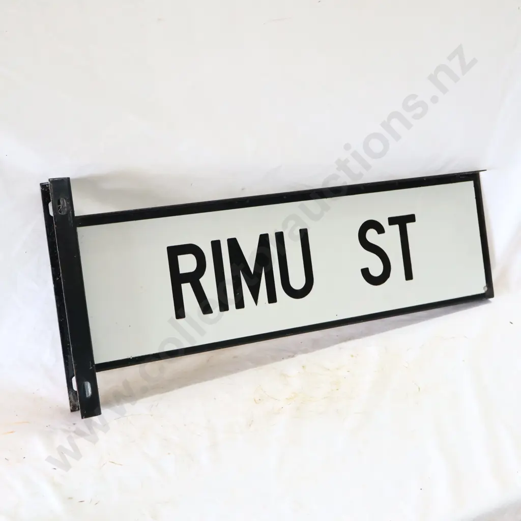 Enamel Rimu Street Sign Image 1++