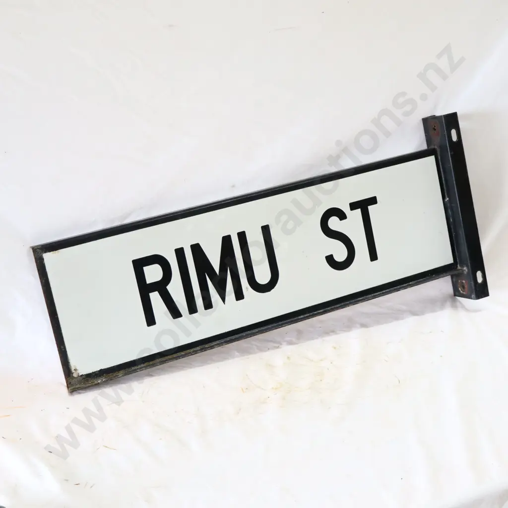 Enamel Rimu Street Sign Image 1++