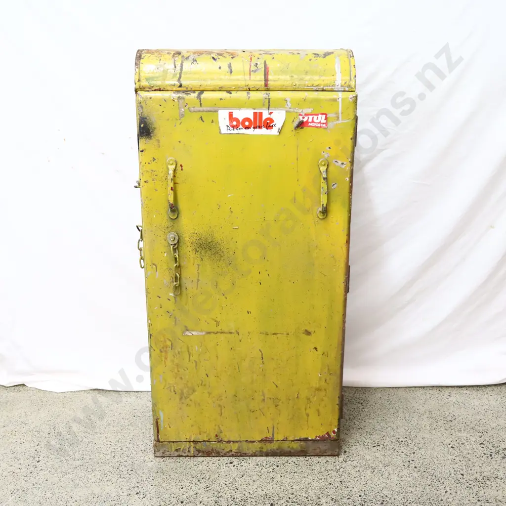 Shell X100 Oil Bottle Cabinet Image 1++