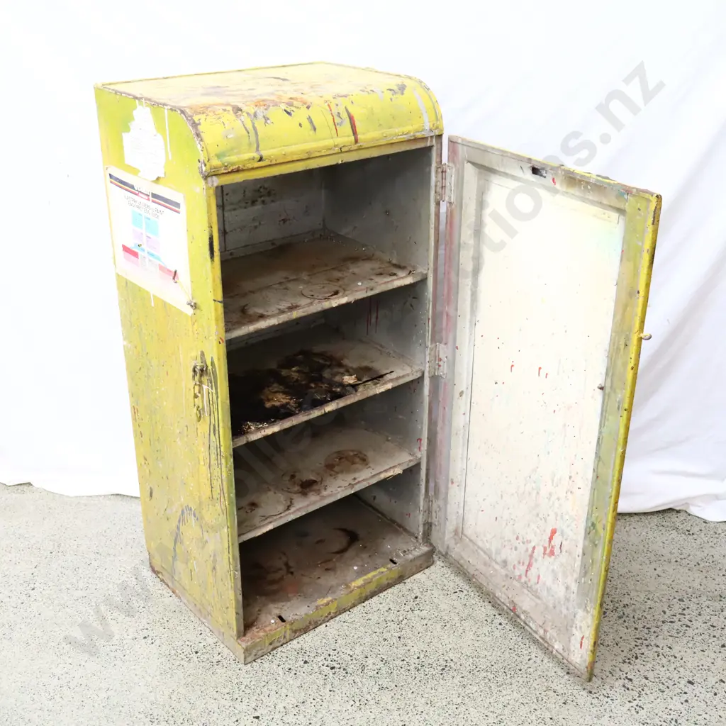 Shell X100 Oil Bottle Cabinet Image 1++