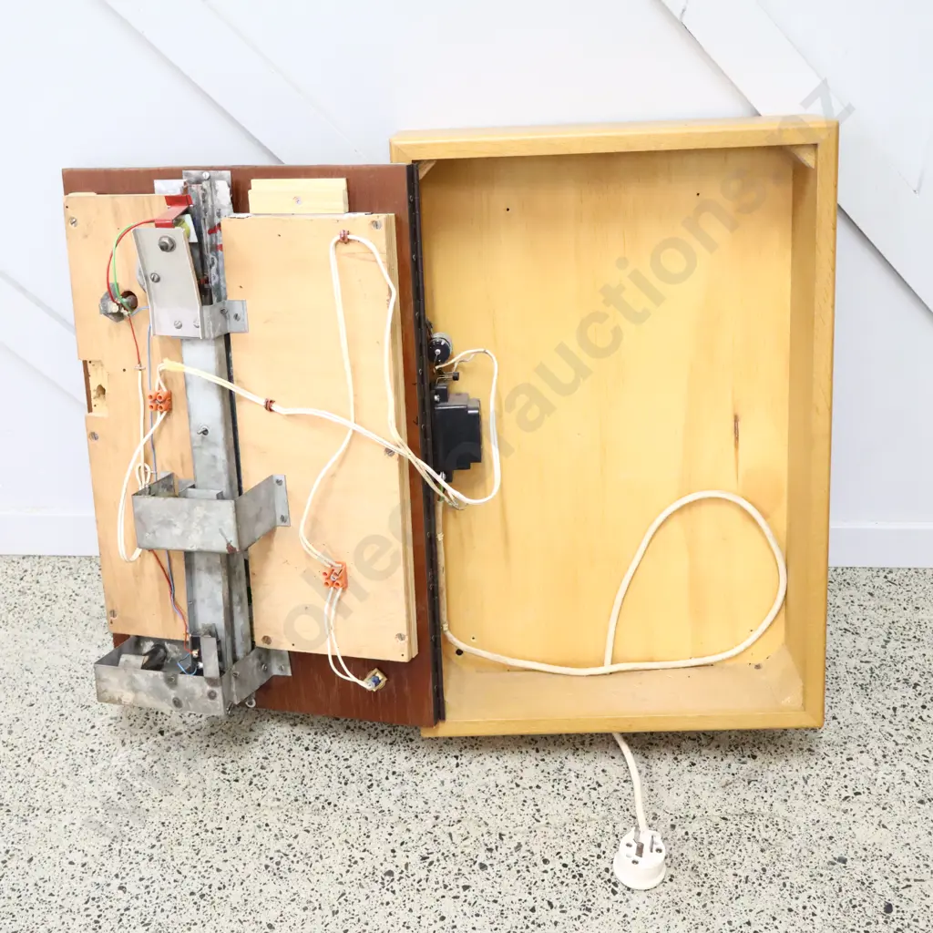 Vintage Driving Reaction Tester Coin Opp Wall Mounted Arcade Machine Image 1++